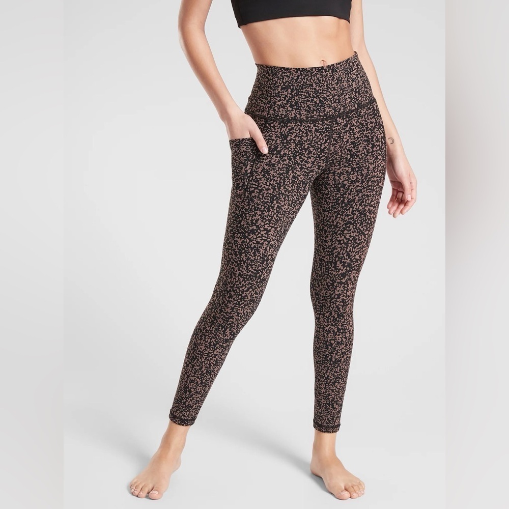 Athleta Salutation Stash Pocket II Gravel 7/8 Tight, Mineral Brown, Size S
